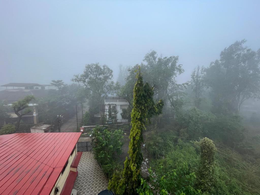 Hotel Phoenix Lonavala Exterior photo